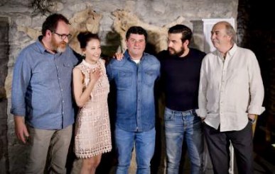 bajo-la-piel-de-lobo-javier-pruano-irene-escolar-samu-fuentes-d-mario-casas-y-joseba-garmendia-pedro-montaner