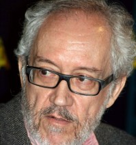 Emilio Martínez Lázaro -director-